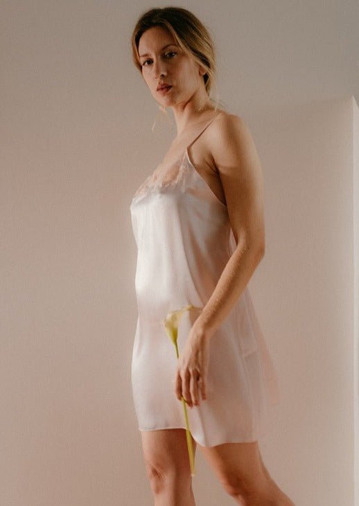 Amanda, Nightdress in satin silk and Leavers lace - Ariane Delarue Lingerie