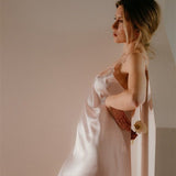Amanda, Nightdress in satin silk and Leavers lace - Ariane Delarue Lingerie
