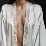 Silk satin bridal robe in white with embroidered lace - Ariane Delarue Lingerie