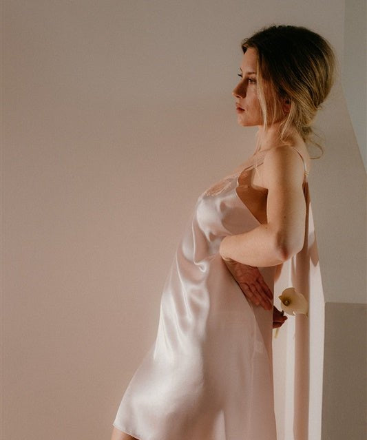 Amanda, Nightdress in satin silk and Leavers lace - Ariane Delarue Lingerie