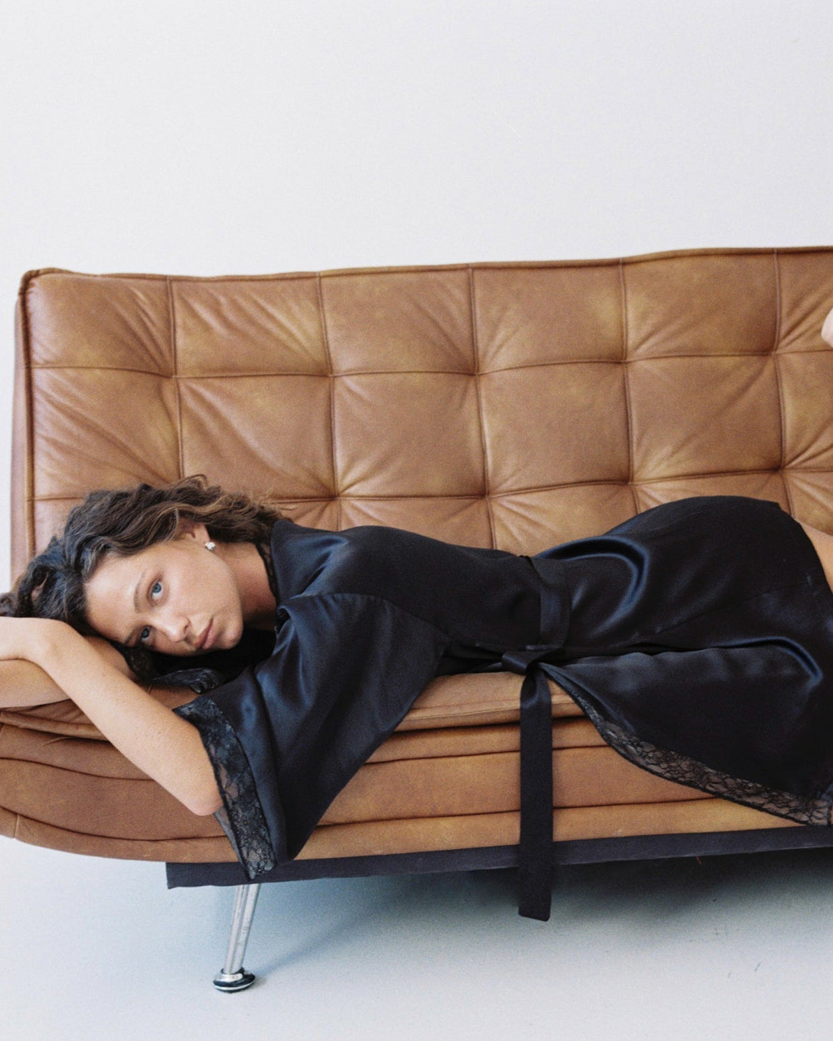 Caroline, Robe in satin and Chantilly lace - Ariane Delarue Lingerie