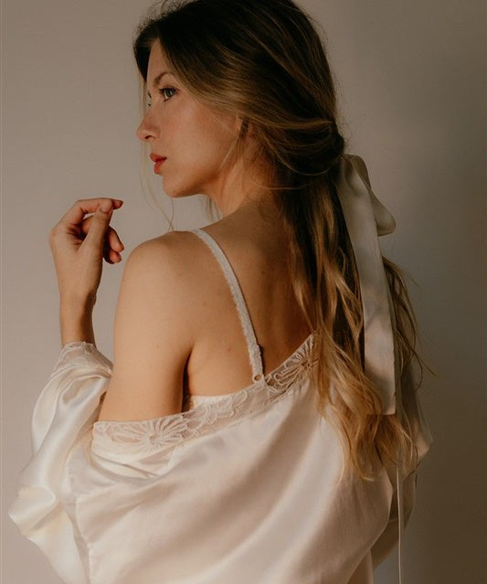 Caroline, Robe in satin silk and embroidered lace - Ariane Delarue Lingerie