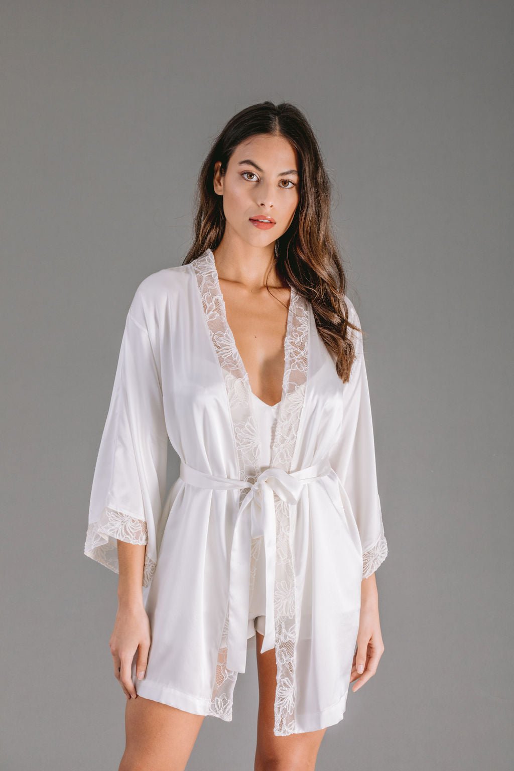 Caroline, Robe in satin silk and embroidered lace - Ariane Delarue Lingerie