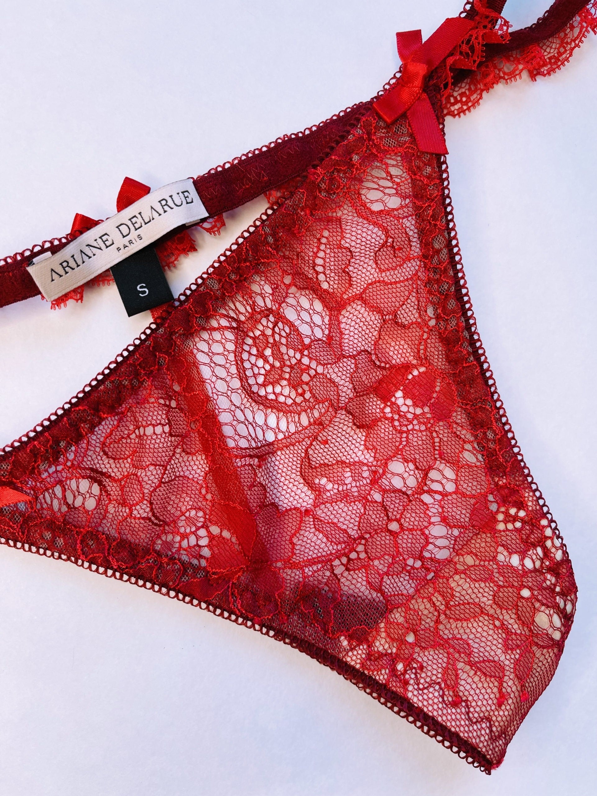 French lace thong in red – Ariane Delarue Lingerie