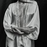 Silk satin bridal robe in white with embroidered lace - Ariane Delarue Lingerie